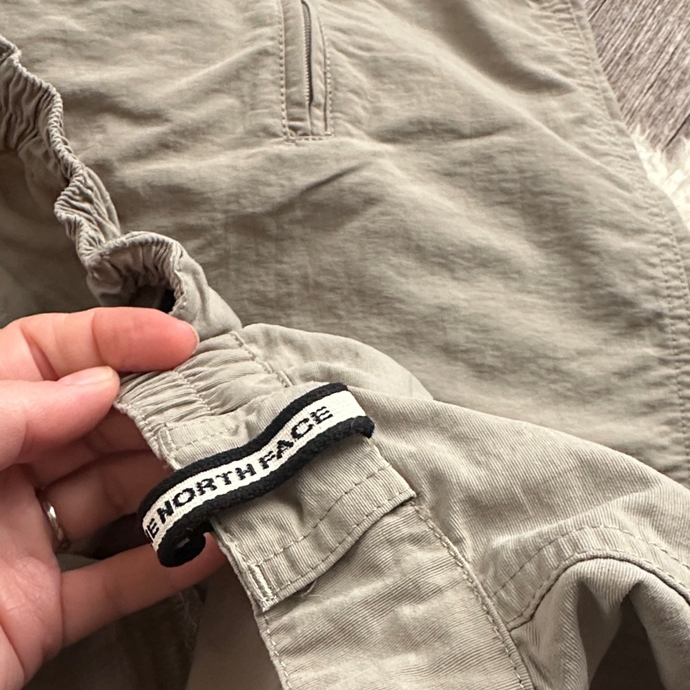 The North Face zip off hiking pant - Picture 3 of 5